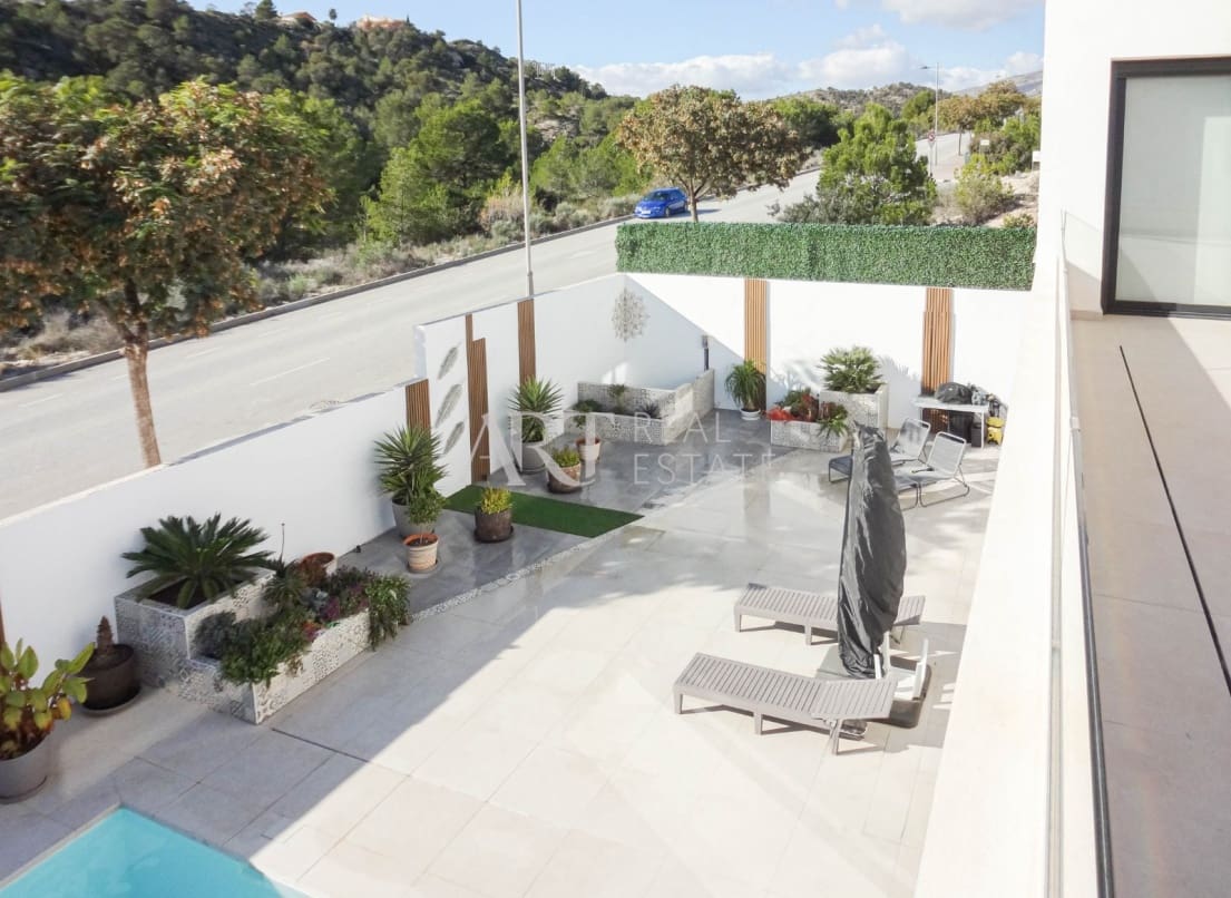 4 soveværelse Villa til salg i Finestrat med swimmingpool - € 795.000 (Ref: 8716880)