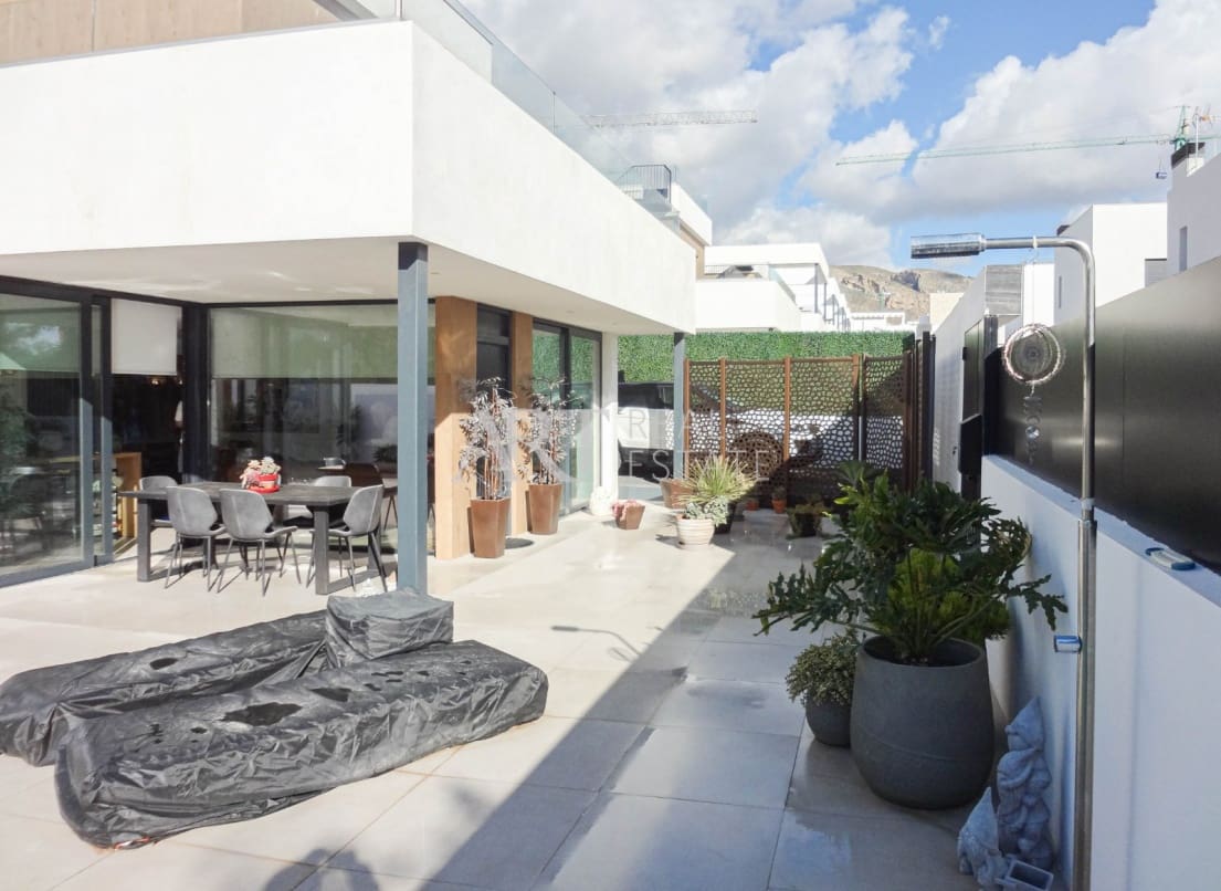 4 soveværelse Villa til salg i Finestrat med swimmingpool - € 795.000 (Ref: 8716880)