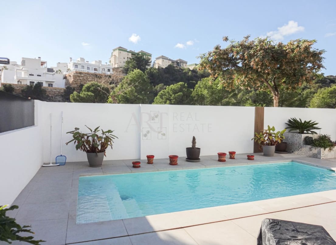 4 soveværelse Villa til salg i Finestrat med swimmingpool - € 795.000 (Ref: 8716880)