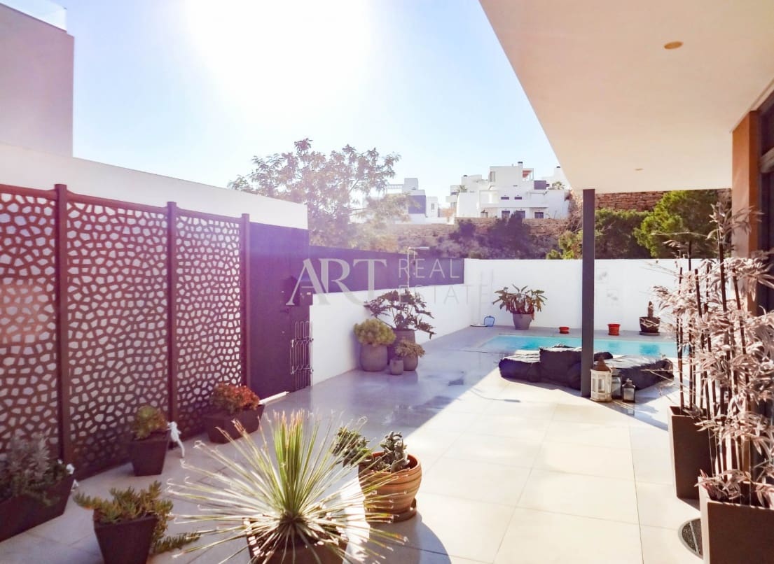 4 soveværelse Villa til salg i Finestrat med swimmingpool - € 795.000 (Ref: 8716880)