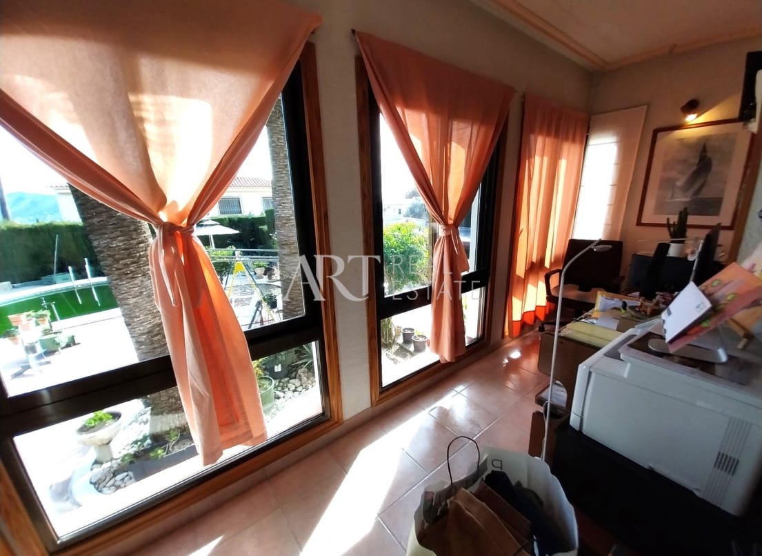 6 quarto Moradia para venda em La Nucia com piscina - 594 000 € (Ref: 8743844)