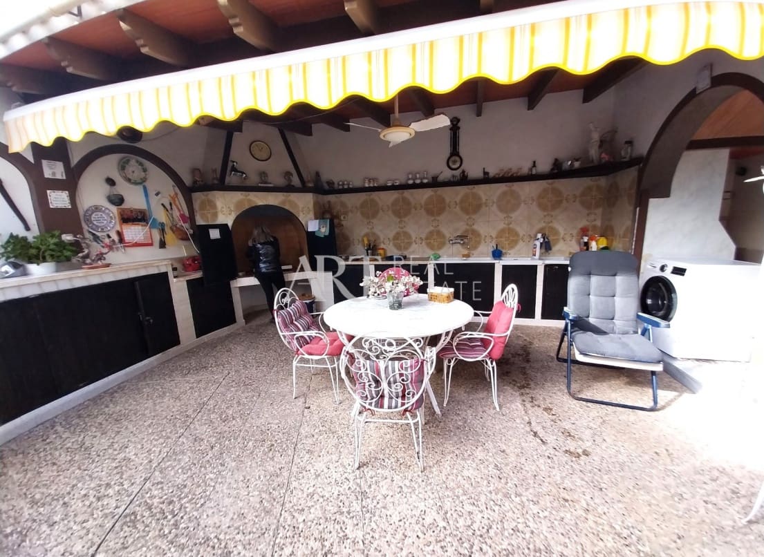 6 quarto Moradia para venda em La Nucia com piscina - 594 000 € (Ref: 8743844)