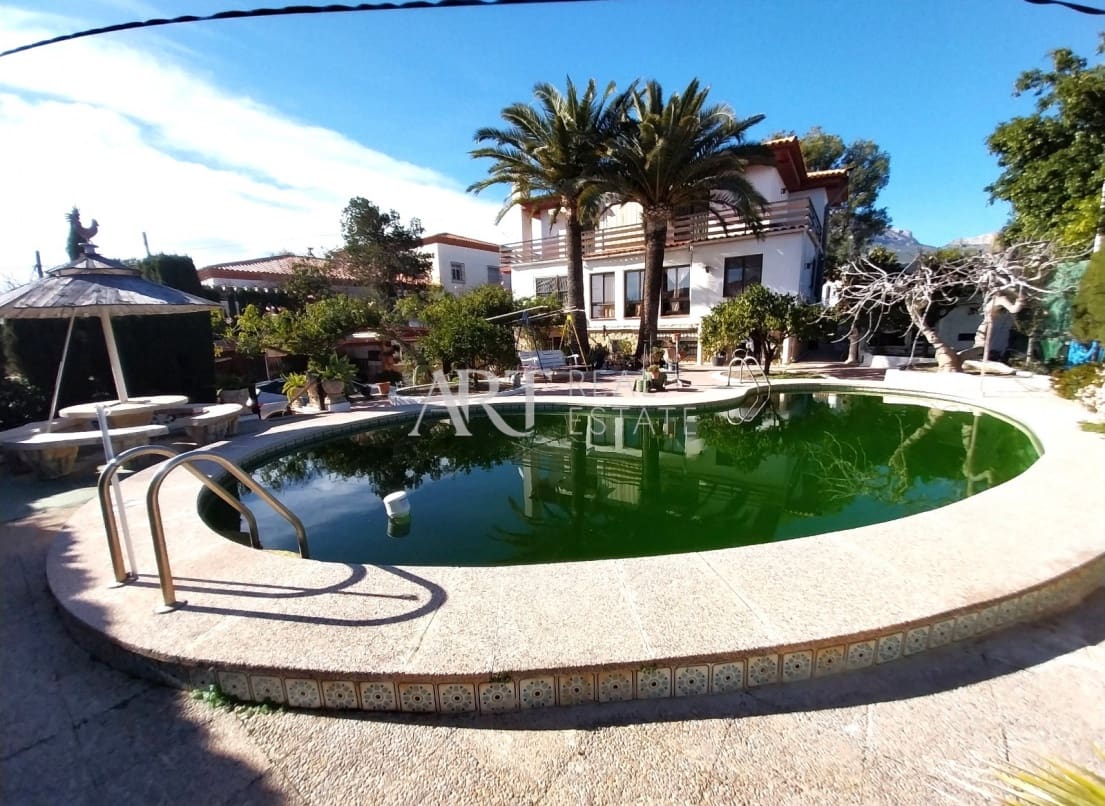 6 quarto Moradia para venda em La Nucia com piscina - 594 000 € (Ref: 8743844)