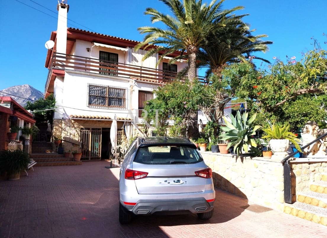 6 quarto Moradia para venda em La Nucia com piscina - 594 000 € (Ref: 8743844)