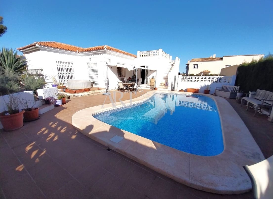 3 chambre Villa/Maison à vendre à La Nucia avec piscine - 395 000 € (Ref: 8785420)