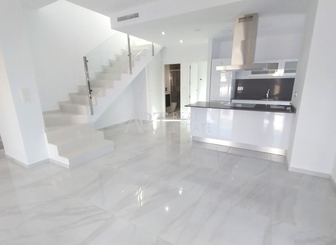 3 bedroom Villa for sale in Polop with pool - € 449,000 (Ref: 8800363)