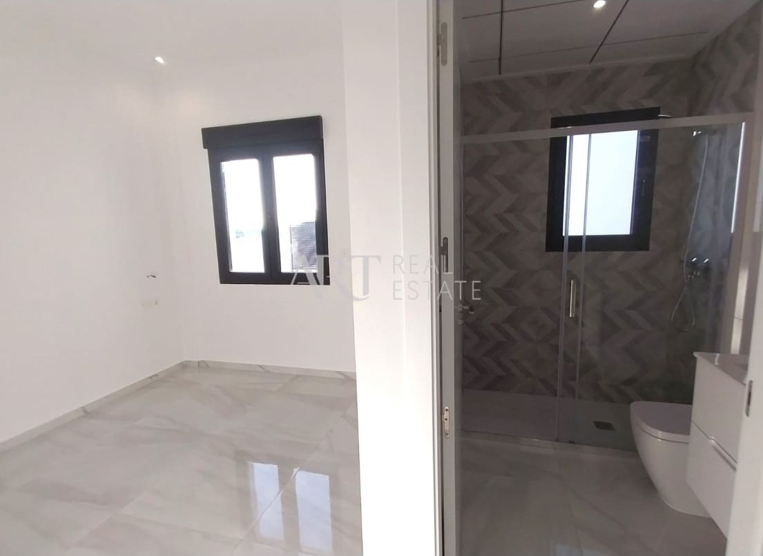 3 bedroom Villa for sale in Polop with pool - € 449,000 (Ref: 8800363)