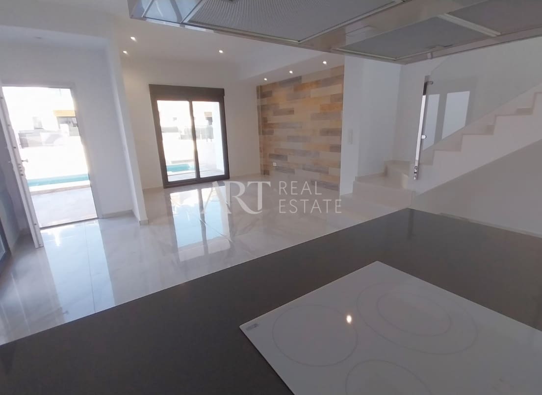 3 bedroom Villa for sale in Polop with pool - € 449,000 (Ref: 8800363)