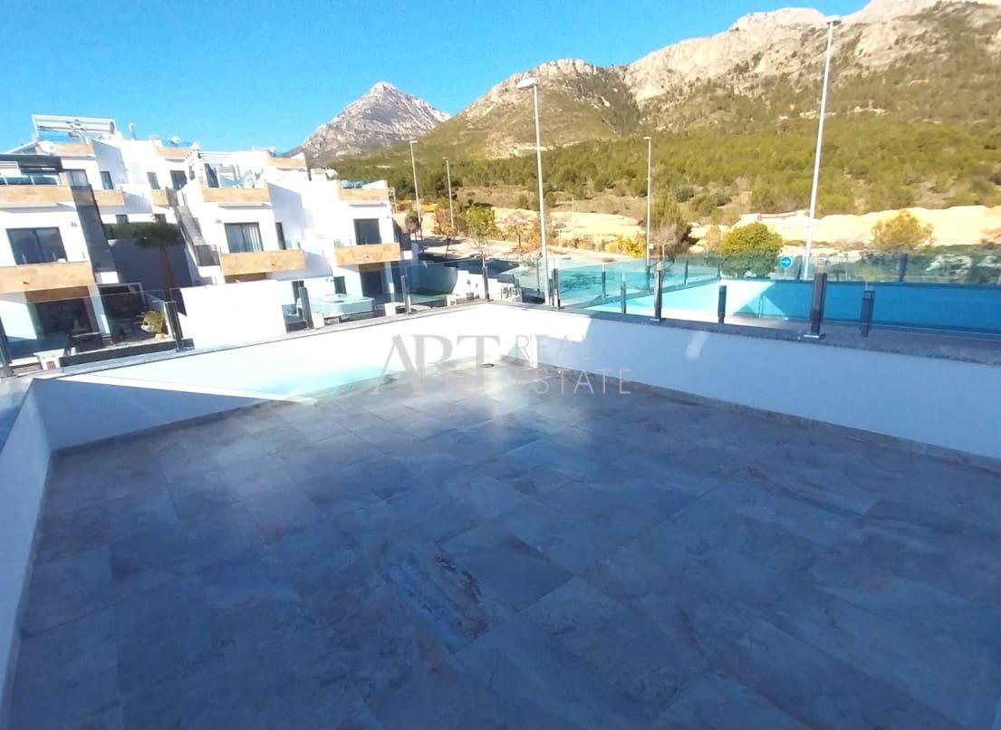 3 bedroom Villa for sale in Polop with pool - € 449,000 (Ref: 8800363)