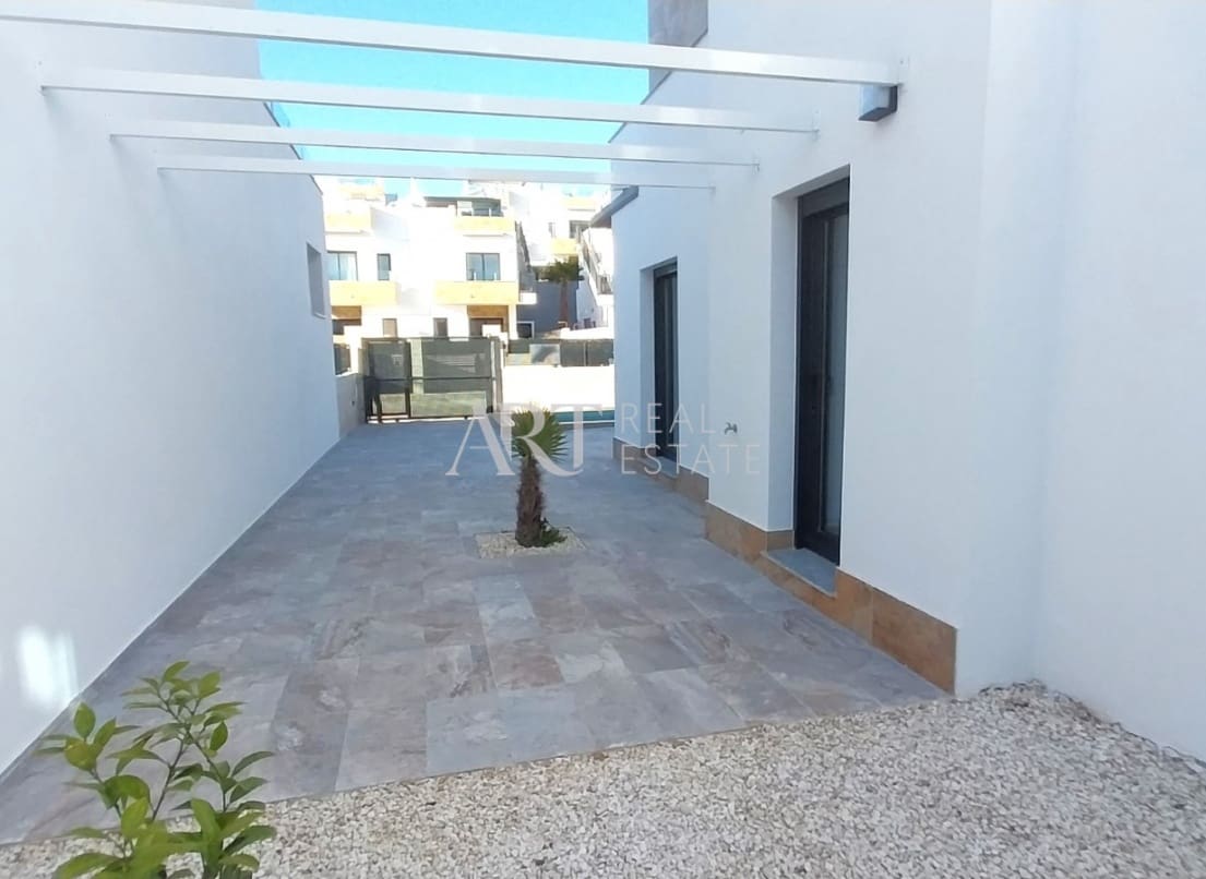 3 bedroom Villa for sale in Polop with pool - € 449,000 (Ref: 8800363)