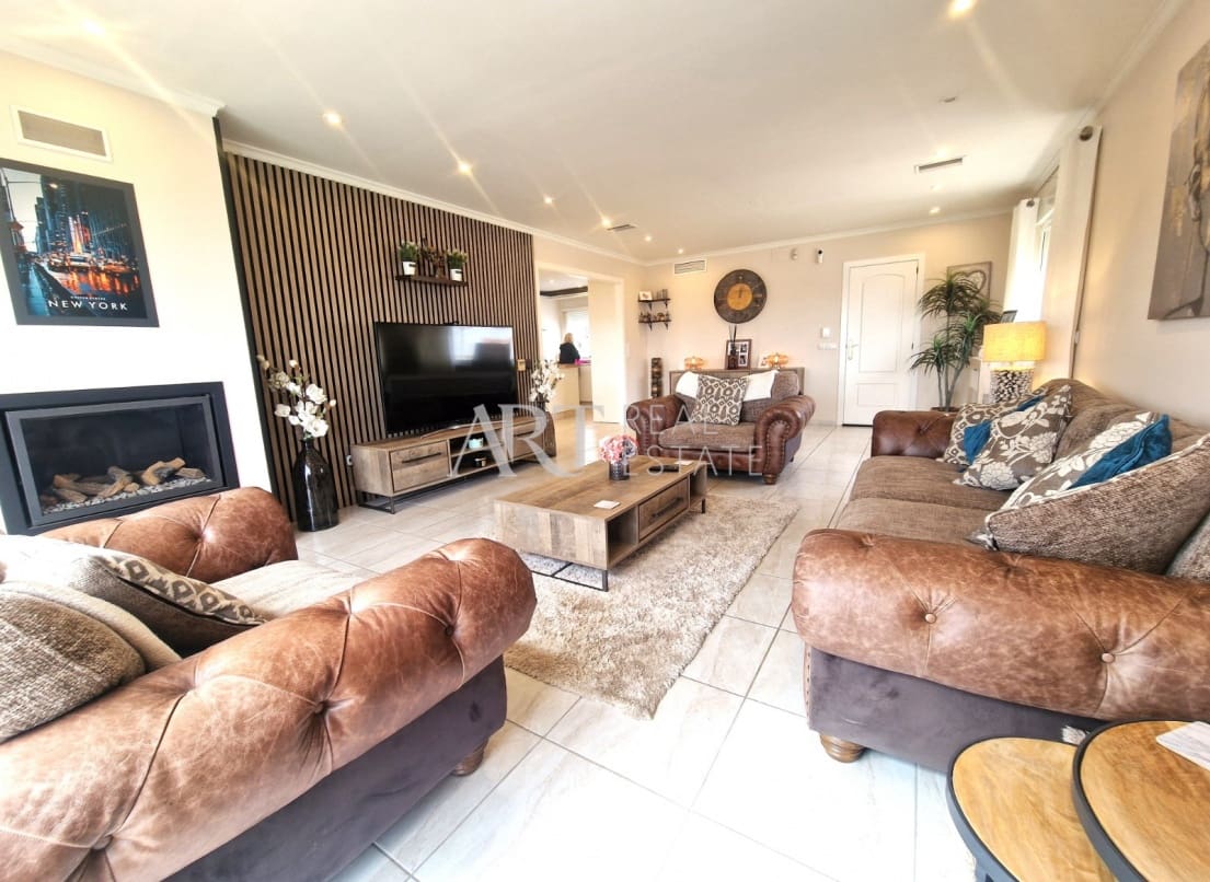 6 soveværelse Villa til salg i Alfaz del Pi / L'Alfas del Pi med swimmingpool - € 725.000 (Ref: 8830444)