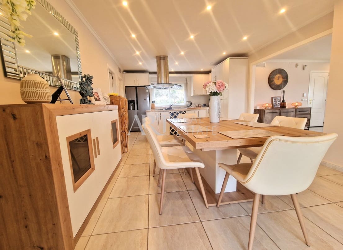 6 soveværelse Villa til salg i Alfaz del Pi / L'Alfas del Pi med swimmingpool - € 725.000 (Ref: 8830444)