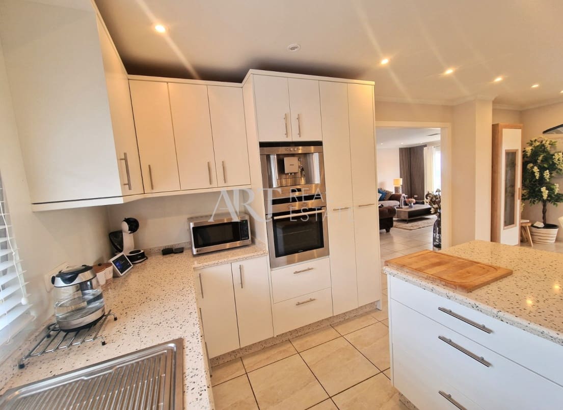 6 soveværelse Villa til salg i Alfaz del Pi / L'Alfas del Pi med swimmingpool - € 725.000 (Ref: 8830444)