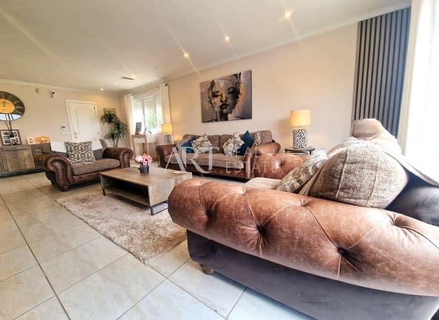 6 bedroom Villa for sale in Pueblo - Urbanizaciones, Alfaz del Pi / L'Alfàs del Pi with pool - € 725,000 (Ref: 8830444)