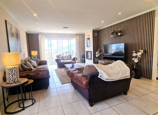 6 bedroom Villa for sale in Pueblo - Urbanizaciones, Alfaz del Pi / L'Alfàs del Pi with pool - € 725,000 (Ref: 8830444)