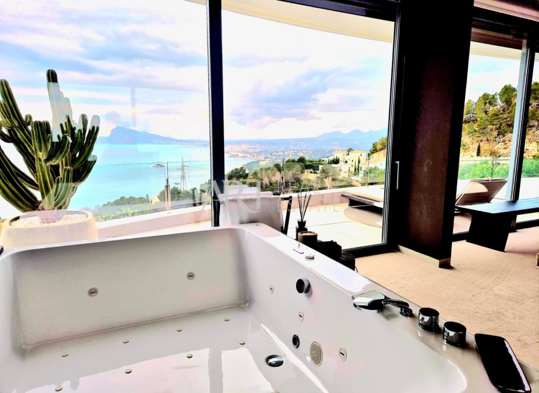 4 bedroom Villa for sale in Altea with pool garage - € 3,600,000 (Ref: 8861621)