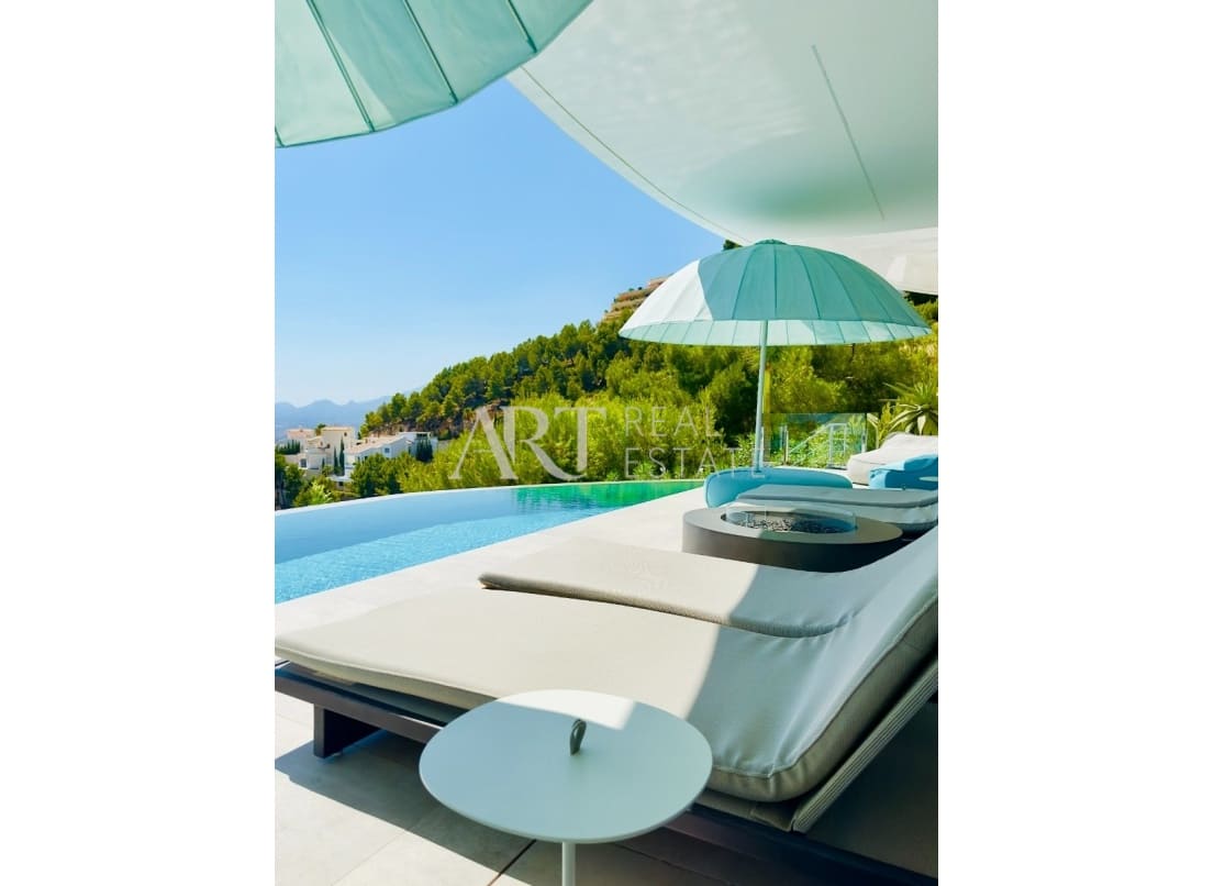 4 bedroom Villa for sale in Altea with pool garage - € 3,600,000 (Ref: 8861621)