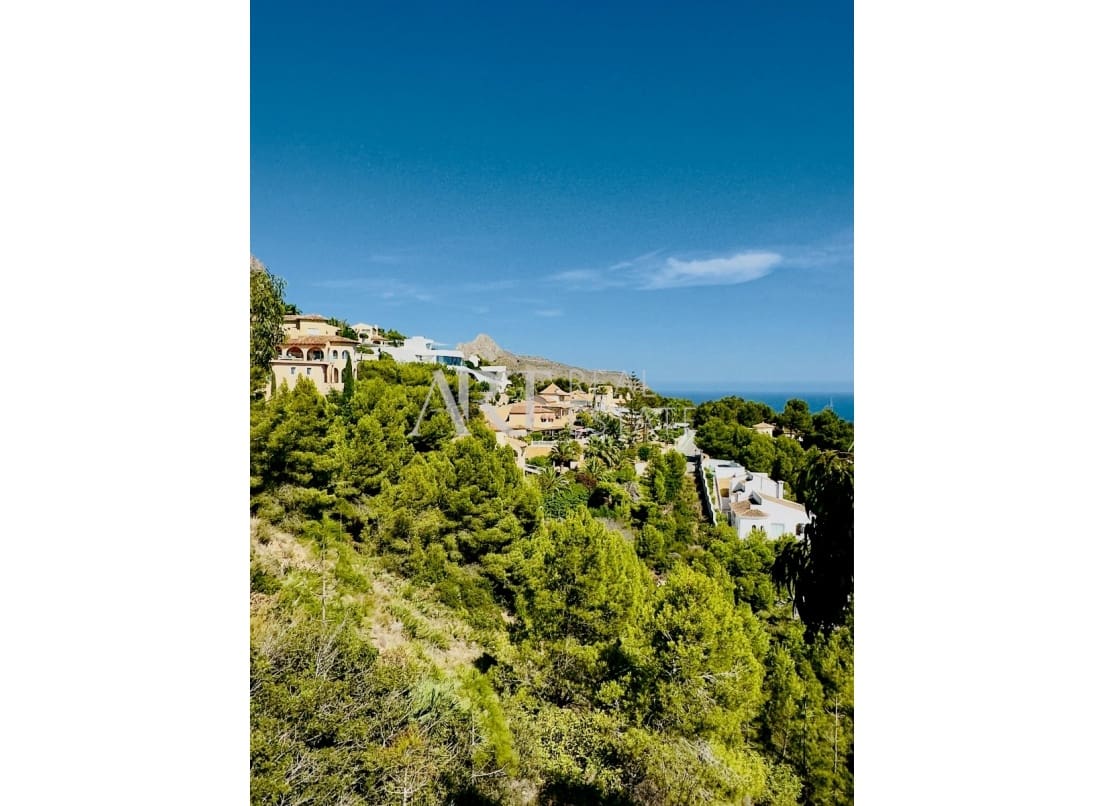 4 bedroom Villa for sale in Altea with pool garage - € 3,600,000 (Ref: 8861621)