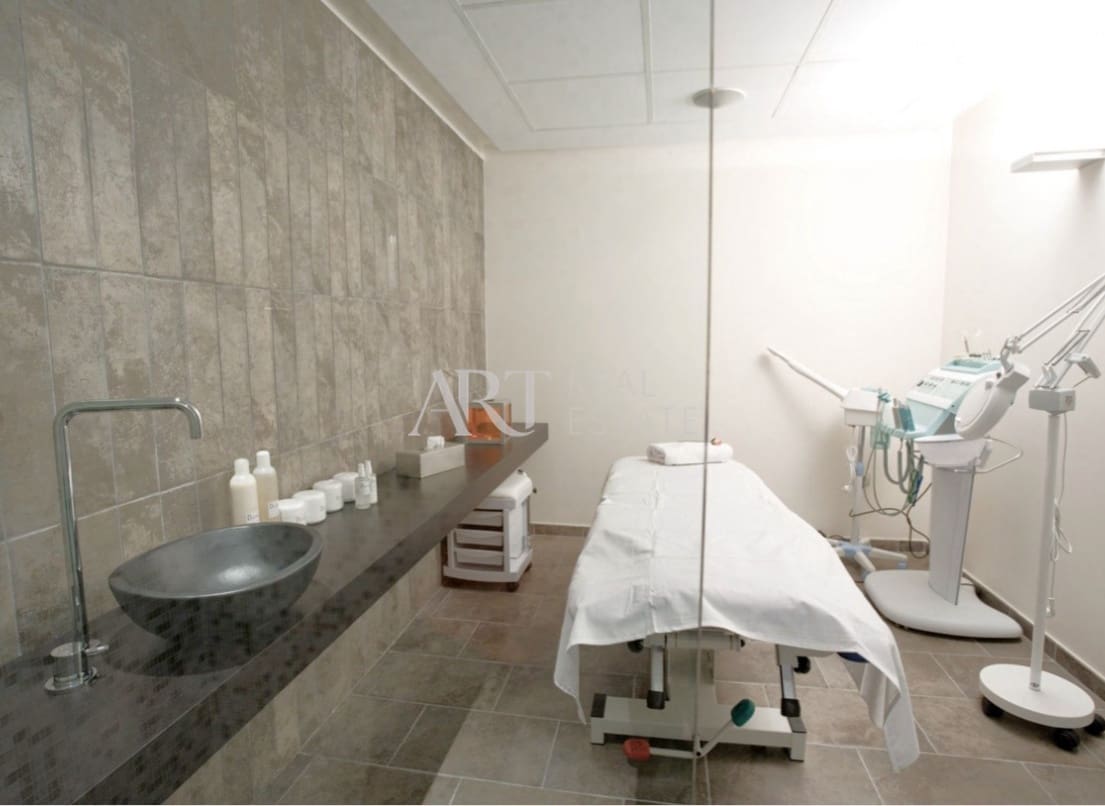 1 bedroom Commercial for sale in Finestrat with pool - € 1,995,000 (Ref: 8861845)