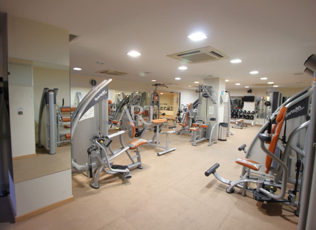 1 bedroom Commercial for sale in Finestrat with pool - € 1,995,000 (Ref: 8861845)