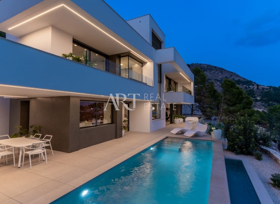 3 slaapkamer Villa te koop in Altea met zwembad - € 2.257.500 (Ref: 8872908)