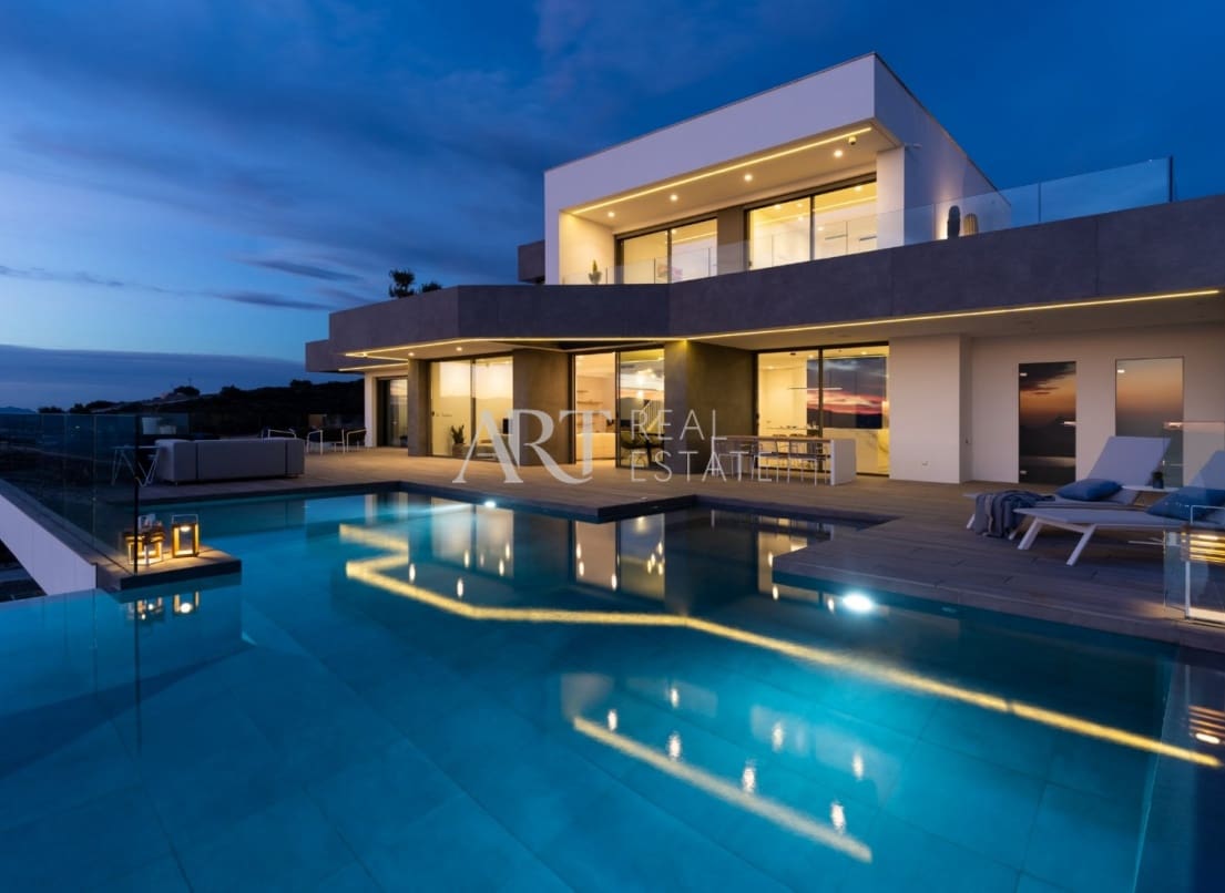 4 bedroom Villa for sale in Cumbre del Sol with pool garage - € 2,950,000 (Ref: 8872910)