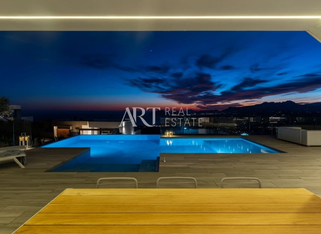 4 bedroom Villa for sale in Cumbre del Sol with pool garage - € 2,950,000 (Ref: 8872910)