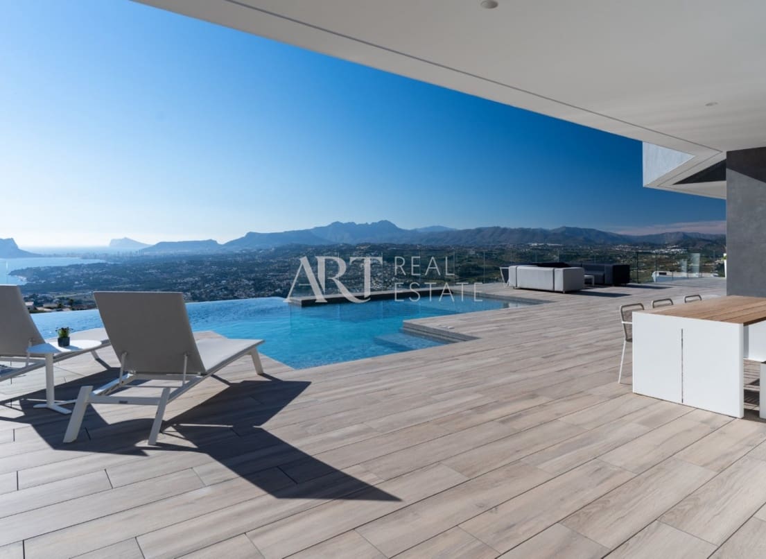 4 bedroom Villa for sale in Cumbre del Sol with pool garage - € 2,950,000 (Ref: 8872910)
