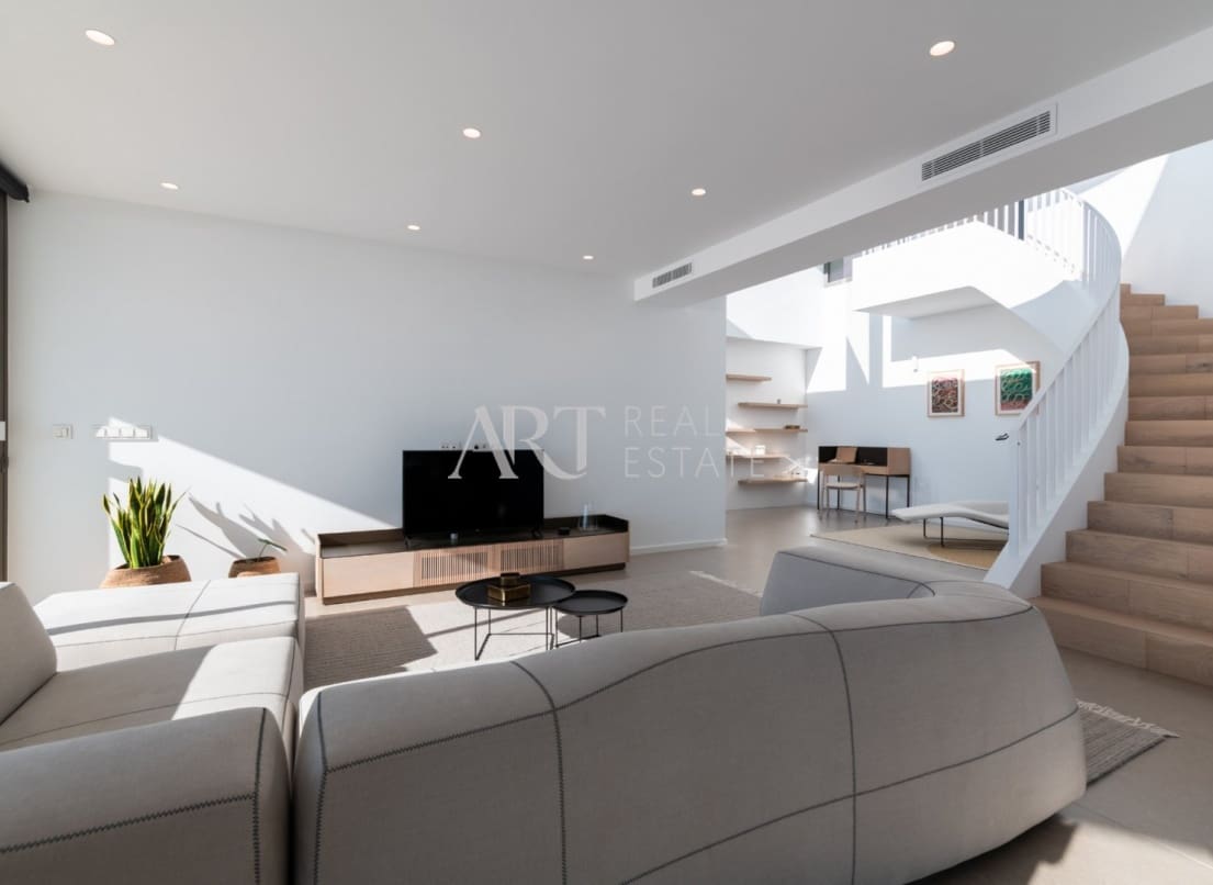 4 bedroom Villa for sale in Cumbre del Sol with pool garage - € 2,950,000 (Ref: 8872910)