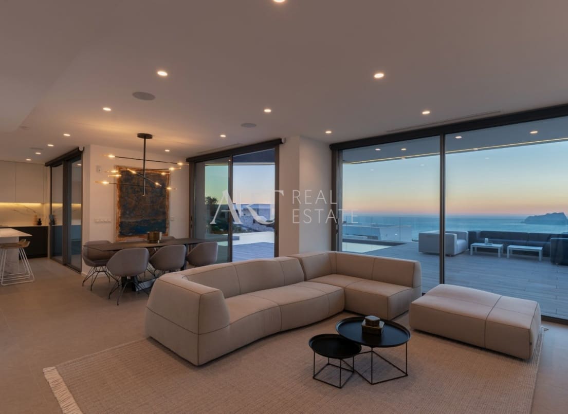 4 bedroom Villa for sale in Cumbre del Sol with pool garage - € 2,950,000 (Ref: 8872910)