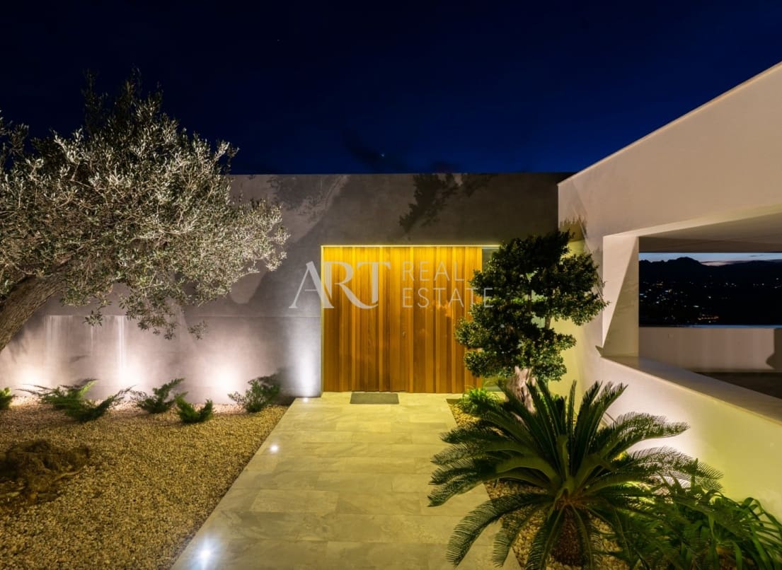 4 bedroom Villa for sale in Cumbre del Sol with pool garage - € 2,950,000 (Ref: 8872910)