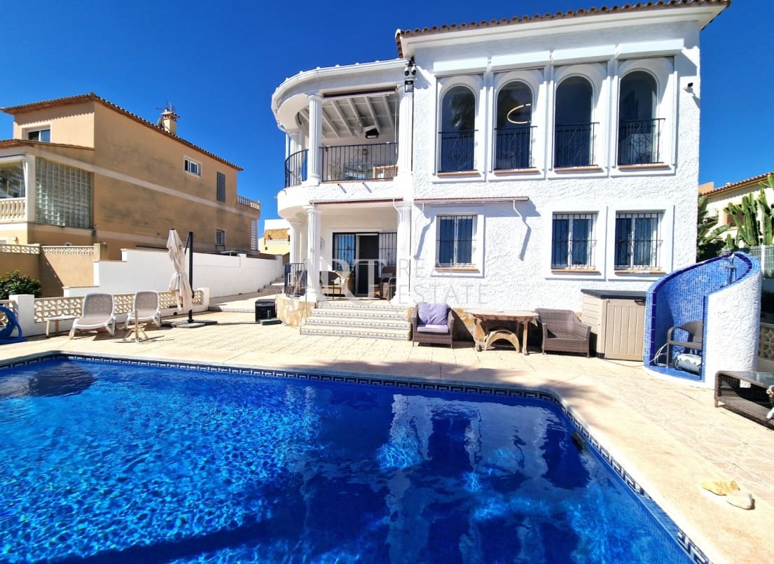 5 chambre Villa/Maison à vendre à La Nucia avec piscine garage - 795 000 € (Ref: 8880448)