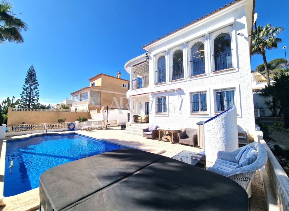 5 chambre Villa/Maison à vendre à La Nucia avec piscine garage - 795 000 € (Ref: 8880448)