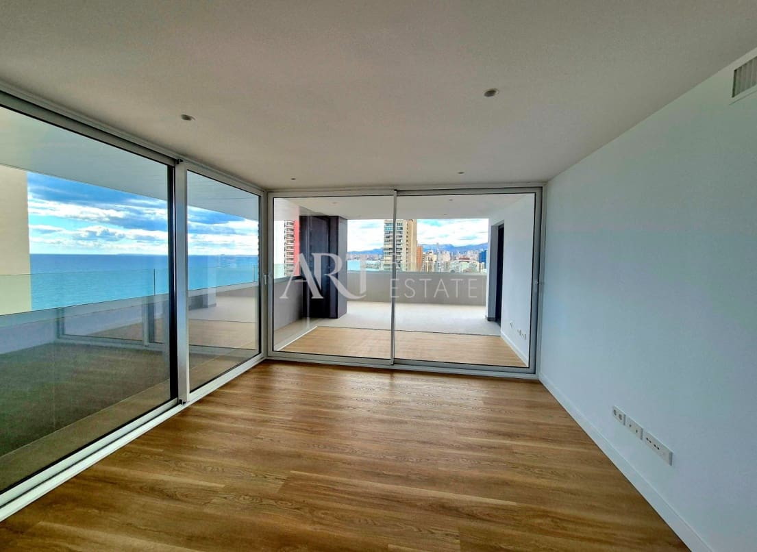 3 soveværelse Lejlighed til salg i Benidorm med swimmingpool - € 915.000 (Ref: 8924571)