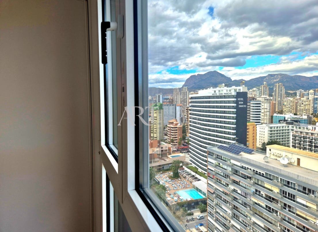 3 soveværelse Lejlighed til salg i Benidorm med swimmingpool - € 915.000 (Ref: 8924571)