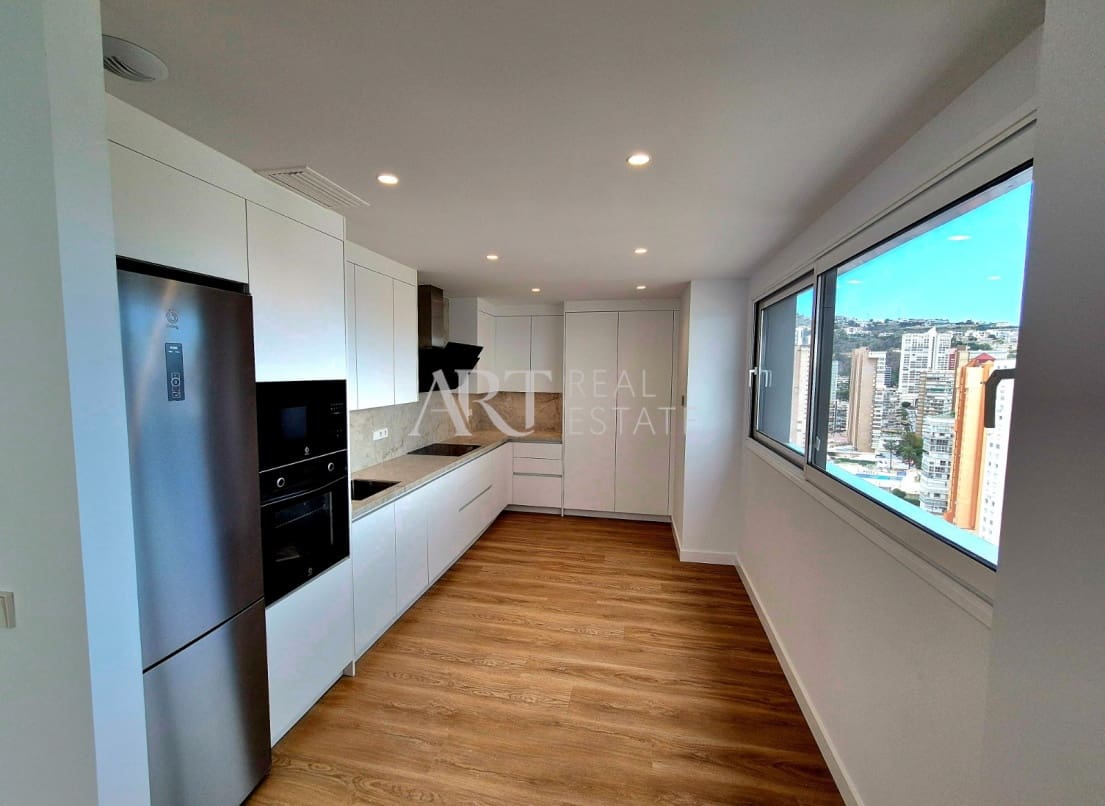 3 soveværelse Lejlighed til salg i Benidorm med swimmingpool - € 915.000 (Ref: 8924571)