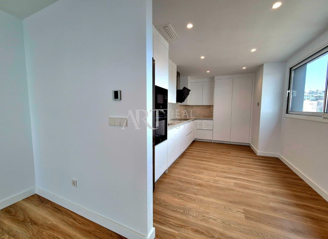 3 soveværelse Lejlighed til salg i Benidorm med swimmingpool - € 915.000 (Ref: 8924571)