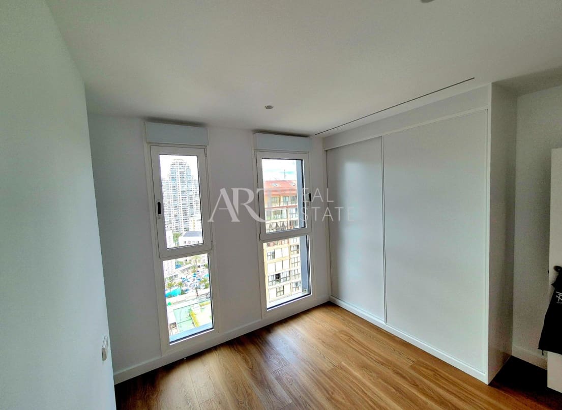 3 soveværelse Lejlighed til salg i Benidorm med swimmingpool - € 915.000 (Ref: 8924571)