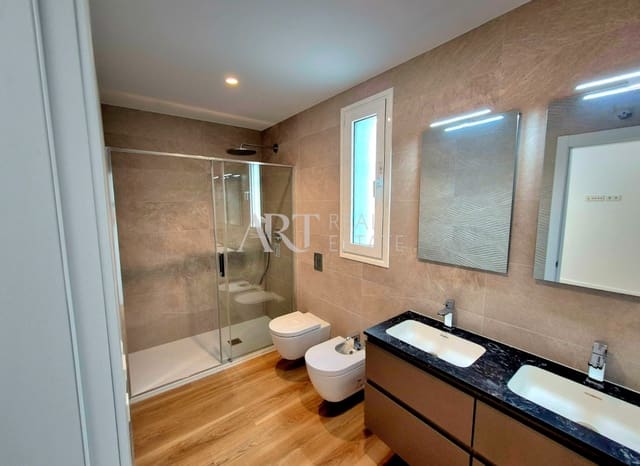 3 slaapkamer Appartement te koop in Playa Levante, Benidorm met zwembad - € 915.000 (Ref: 8924571)