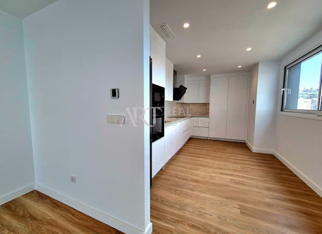 3 slaapkamer Appartement te koop in Playa Levante, Benidorm met zwembad - € 915.000 (Ref: 8924571)