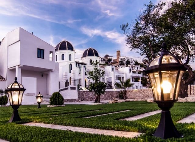 7 bedroom Villa for sale in Altea with pool garage - € 2,000,000 (Ref: 8927049)