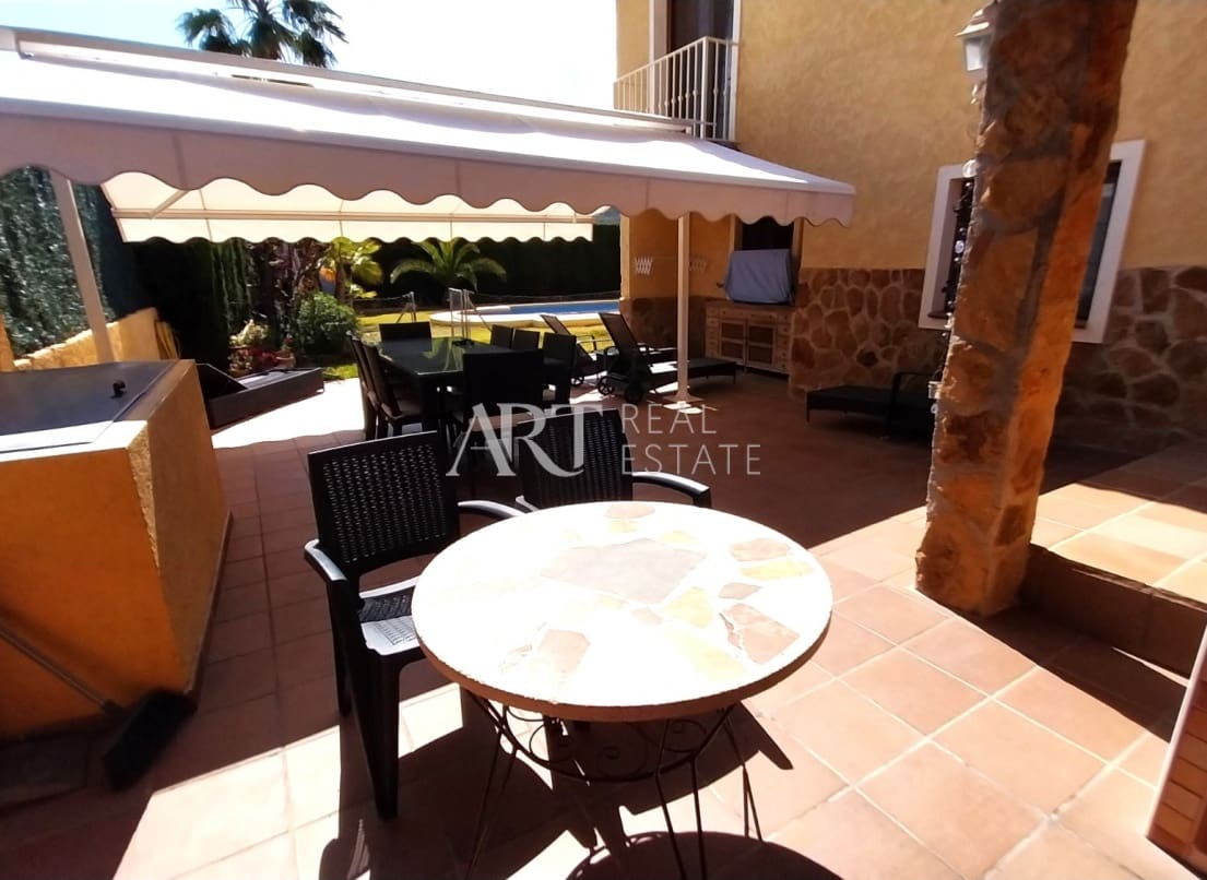 6 chambre Villa/Maison à vendre à La Nucia avec piscine - 840 000 € (Ref: 8983353)