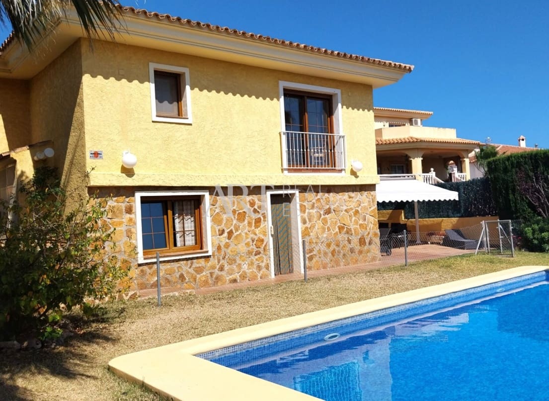 6 chambre Villa/Maison à vendre à La Nucia avec piscine - 840 000 € (Ref: 8983353)