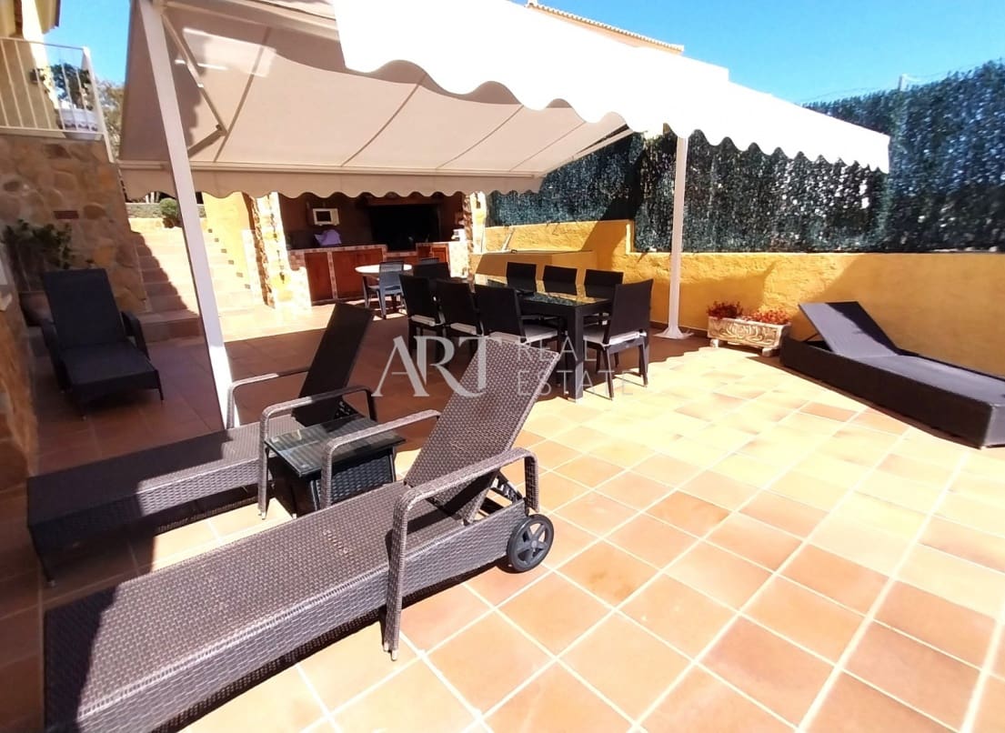 6 chambre Villa/Maison à vendre à La Nucia avec piscine - 840 000 € (Ref: 8983353)