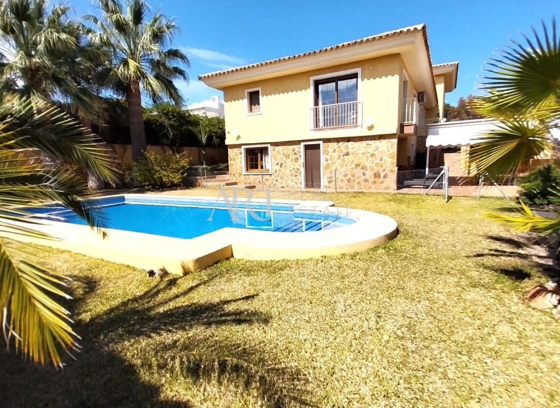 6 chambre Villa/Maison à vendre à La Nucia avec piscine - 840 000 € (Ref: 8983353)