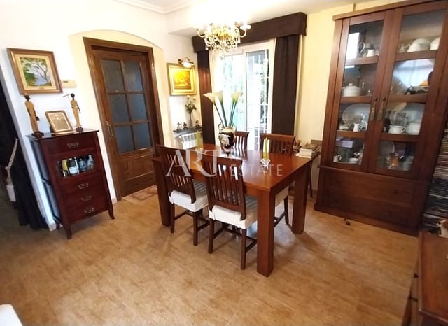 Chalet de 3 habitaciones en Polop en venta con piscina - 440.000 € (Ref: 8986631)