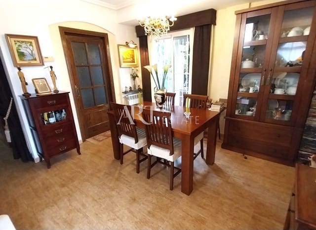 Chalet de 3 habitaciones en Polop en venta con piscina - 440.000 € (Ref: 8986631)