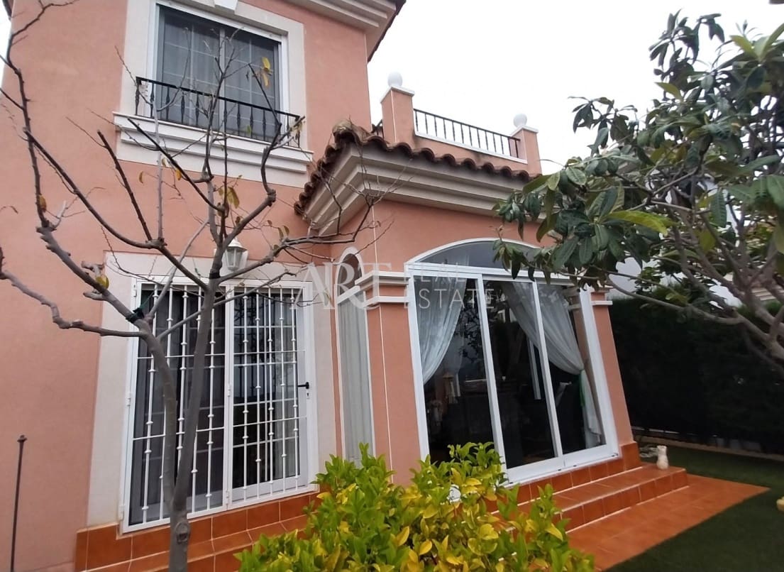3 bedroom Villa for sale in Polop with pool - € 440,000 (Ref: 8986631)