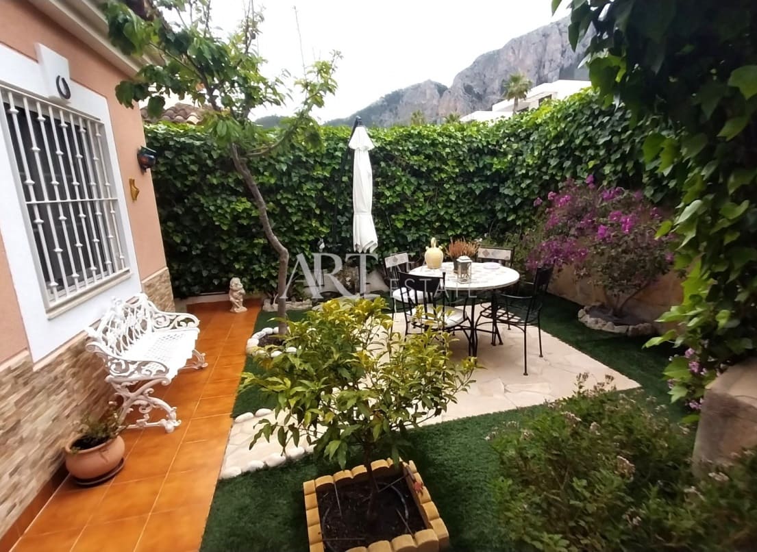 3 bedroom Villa for sale in Polop with pool - € 440,000 (Ref: 8986631)