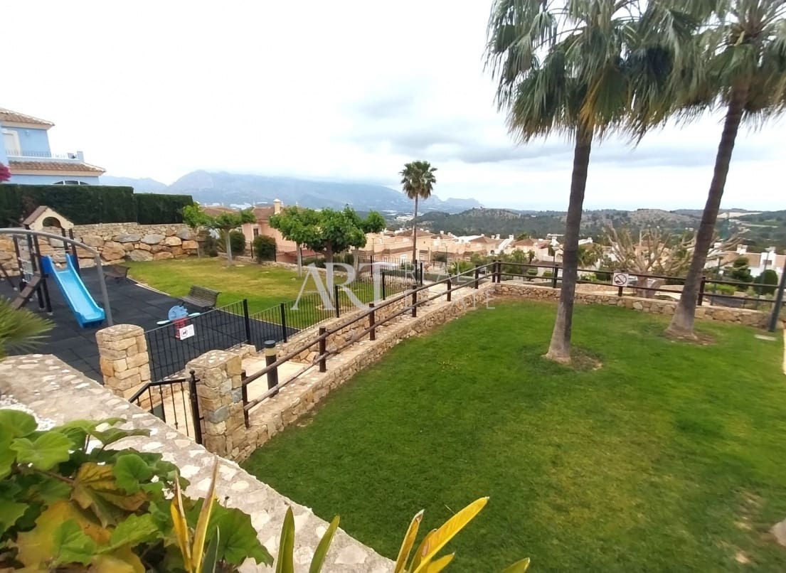 3 bedroom Villa for sale in Polop with pool - € 440,000 (Ref: 8986631)